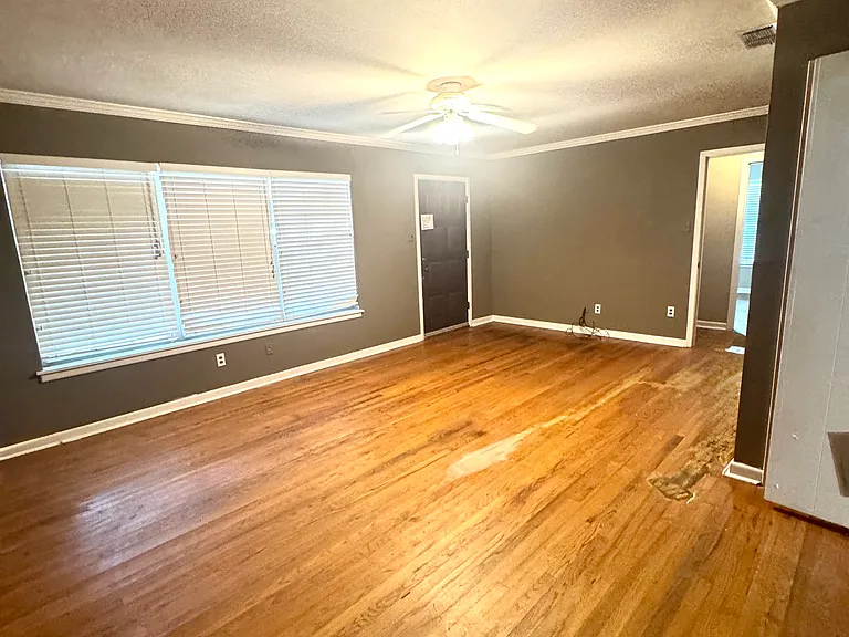 2211 Clay St — Photo 2