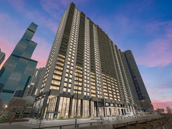 400 E Randolph St APT 3510, Chicago, IL 60601