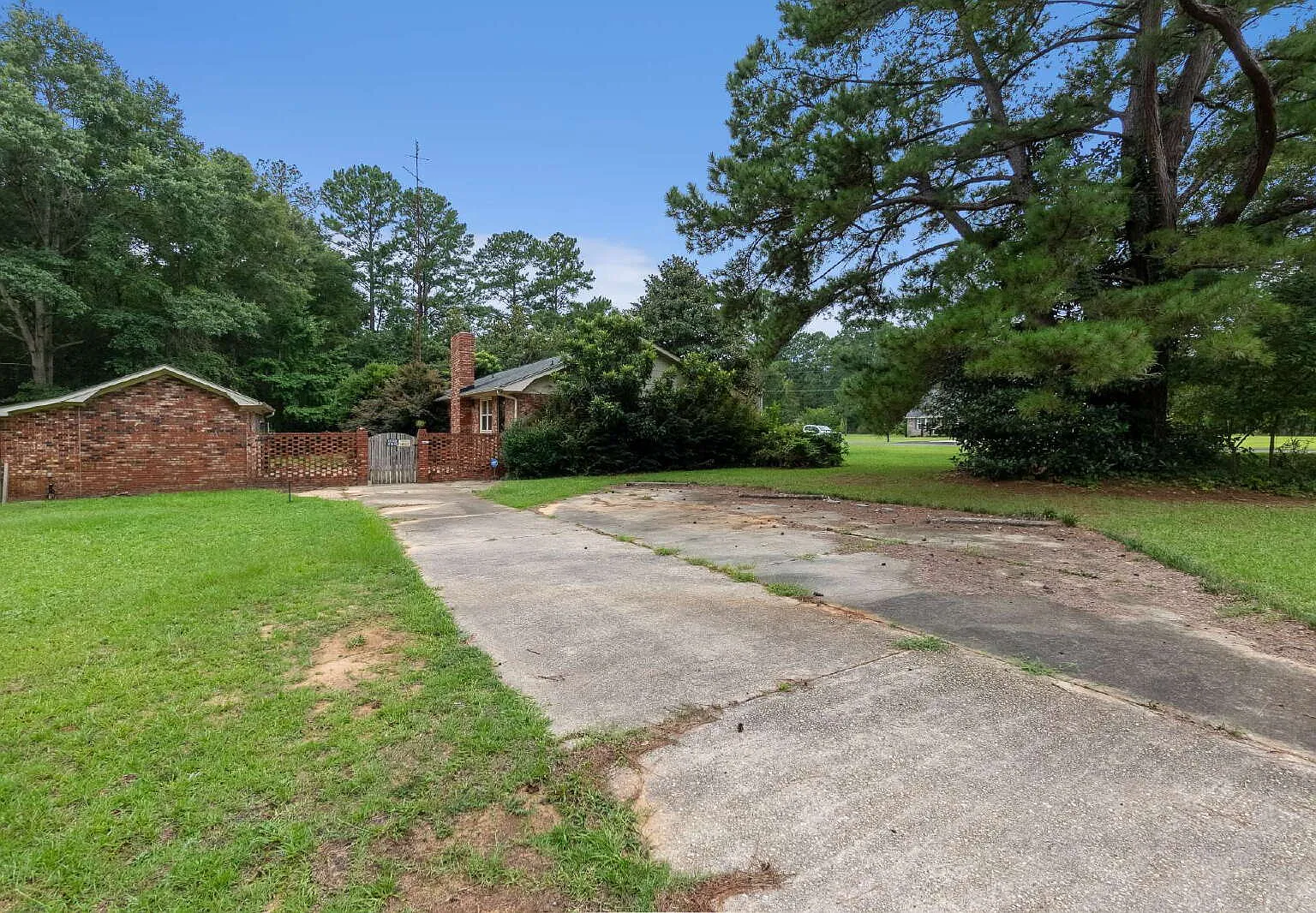 3 bed, 2.0 bath, 1996 sqft, $1,950 — Photo 4