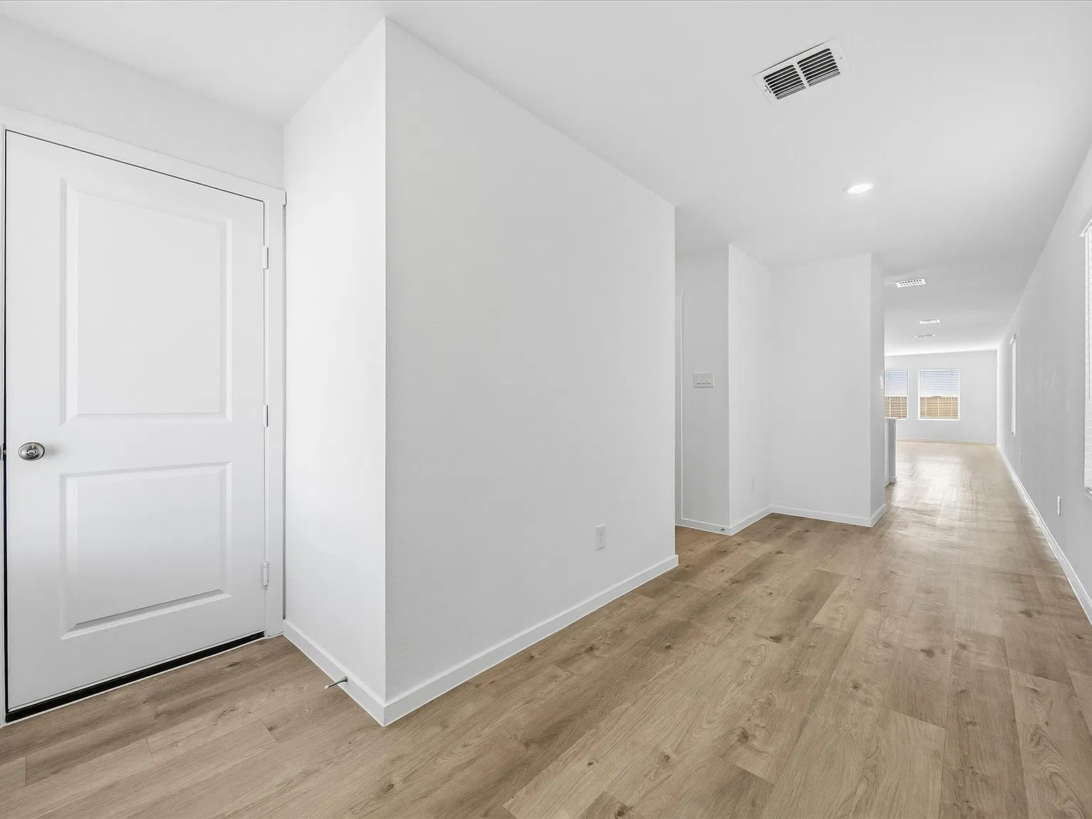 4 bed, 1656 sqft, $2,500 — Photo 2