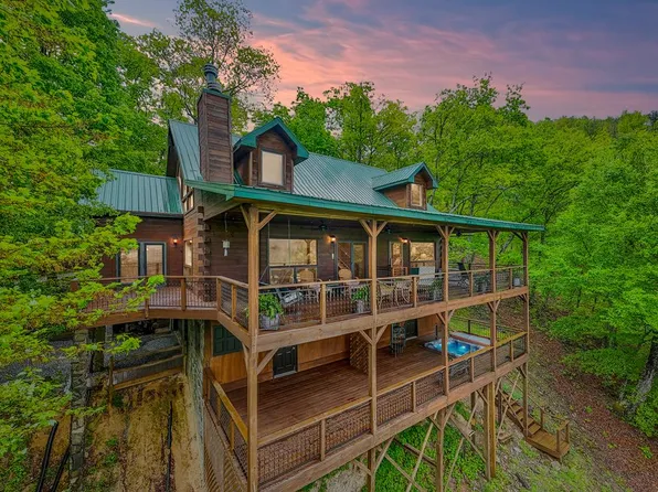 1520 Black Forest Dr, Bryson City, NC 28713