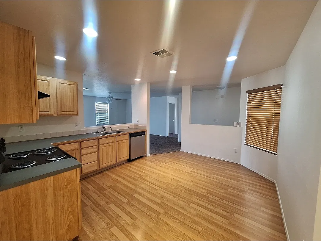 16907 Abram Ave — Photo 2