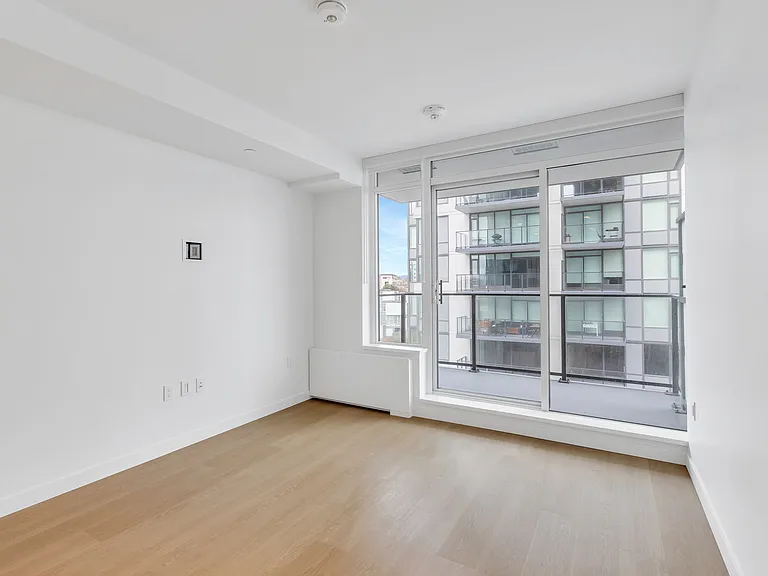 359 Tyee Rd — Photo 36