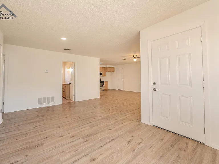 1643 Best Blvd — Photo 5