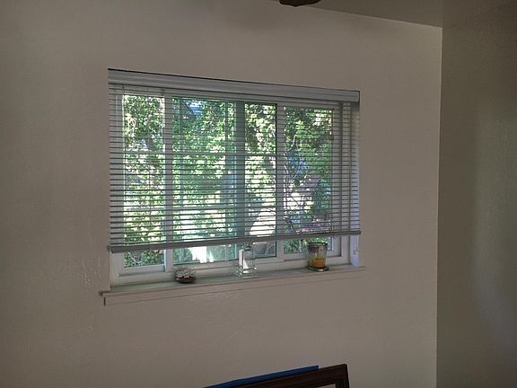 Breakfast nook overlooking treetops