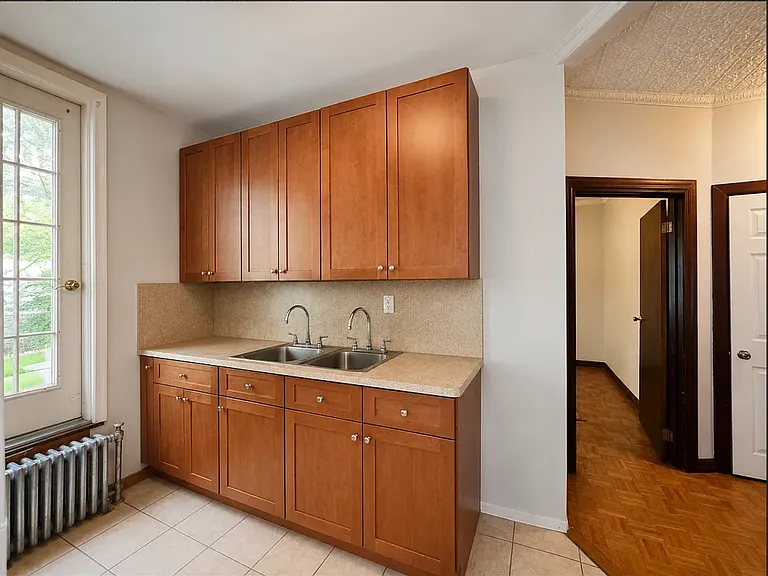 1619 E 15th St #3 — Photo 7
