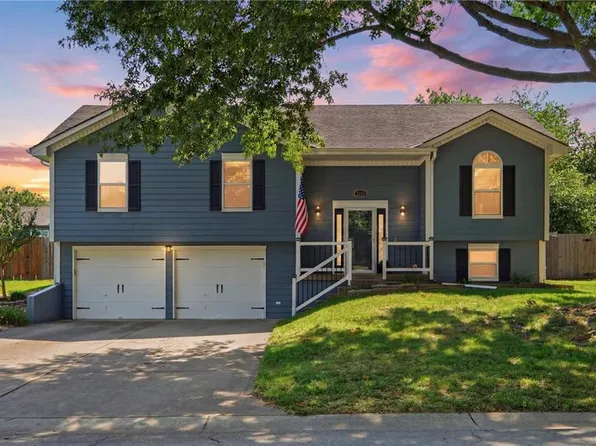 1013 SE Wingate Ct, Lees Summit, MO 64081