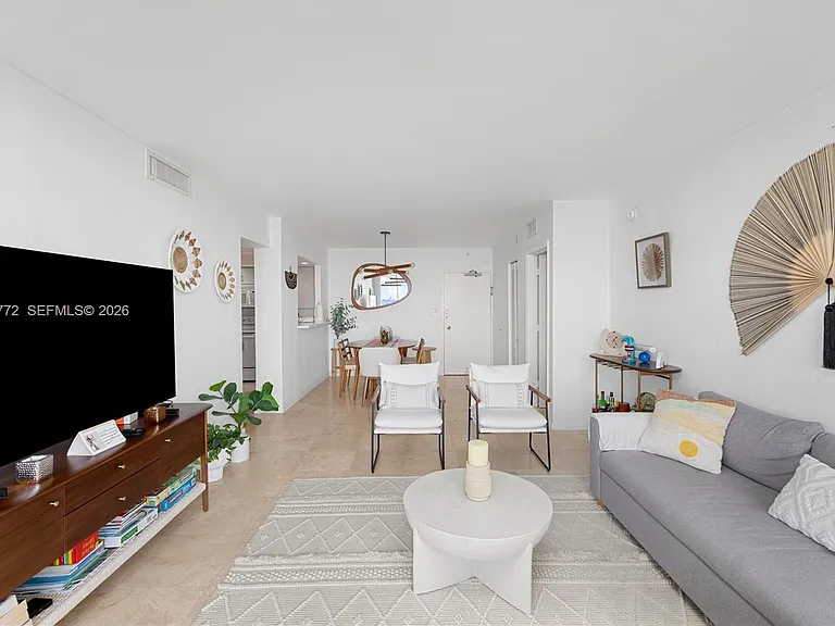 5600 Collins Ave #14R — Photo 8
