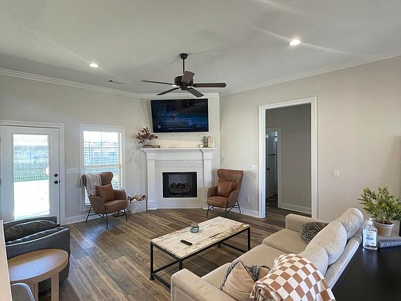 3rd image of 231 Buttonwood Ln