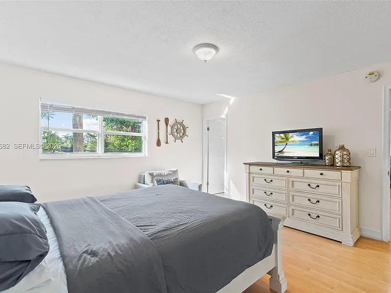 2424 NE 9th St #207 — Photo 14