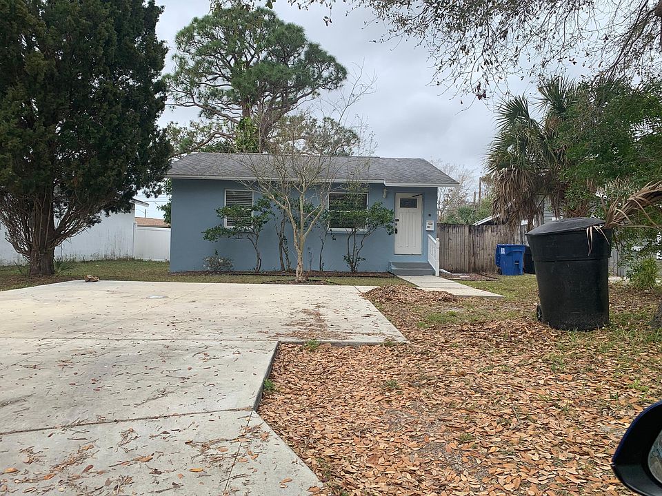 1st image of 222 SW Lincoln Cir N