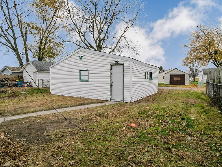 810 Somerset Ave — Photo 5