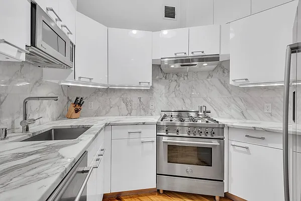 Sold by Compass | media 17