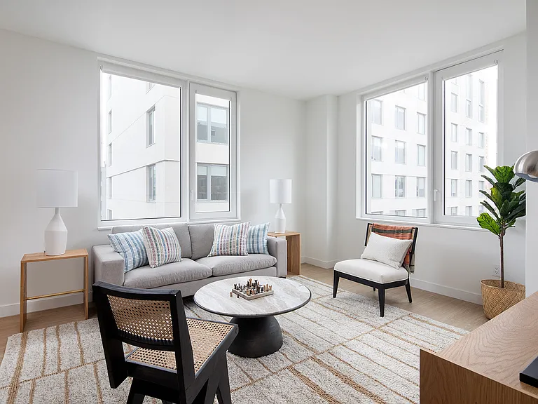 30-77 Vernon Blvd #805S — Photo 1