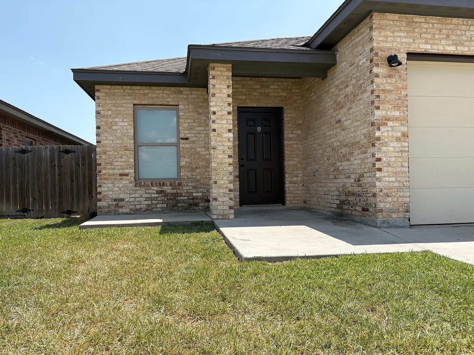 3 bed, 1310 sqft, $1,400 — Photo 2