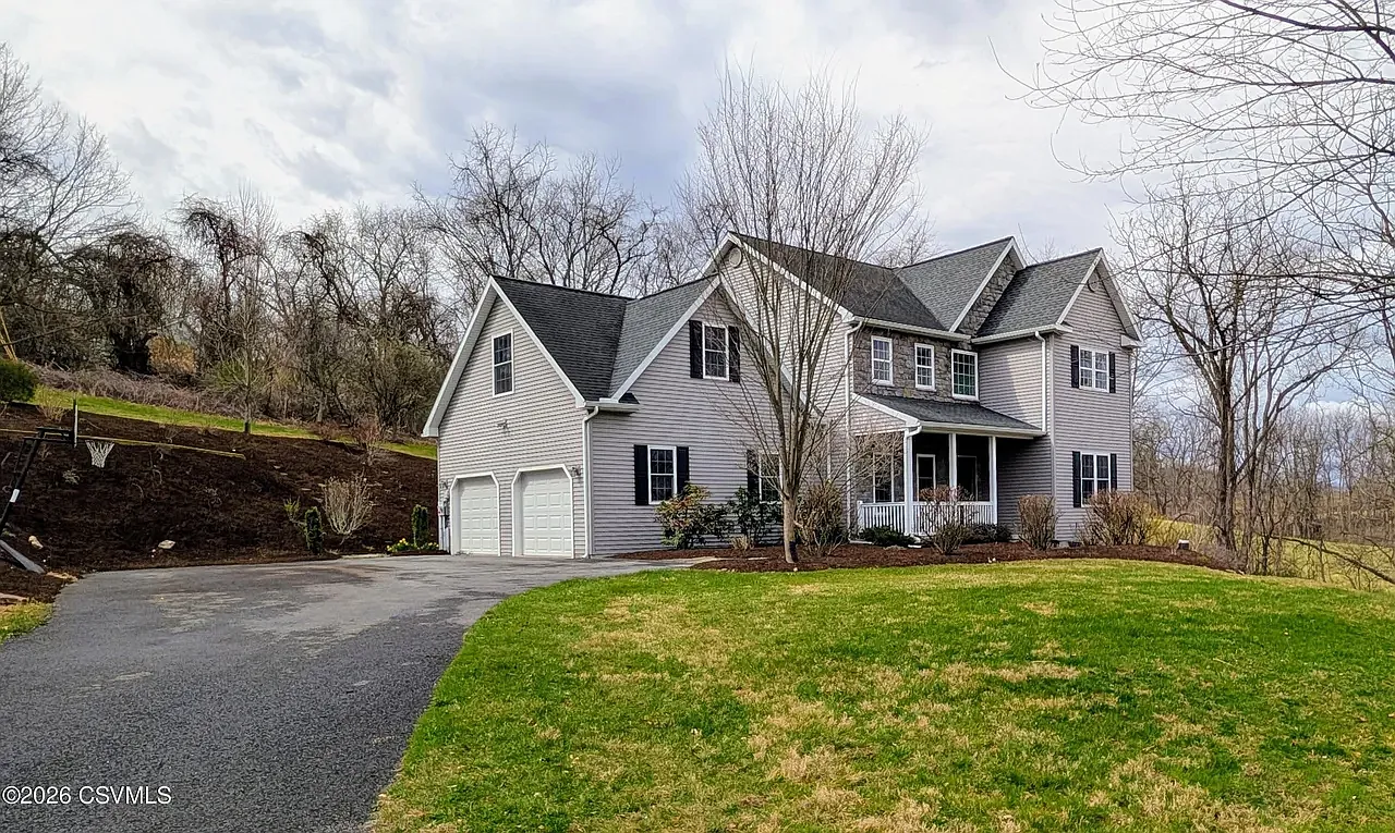 4 bed, 2.5 bath, 2794 sqft, $2,800 — Photo 1