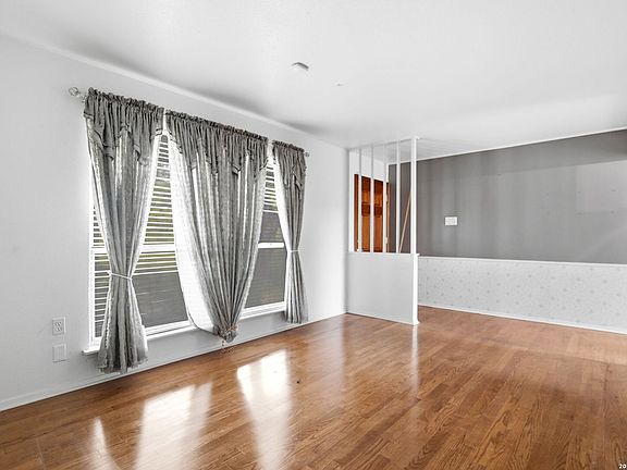 5th image of 126 HARROW DR