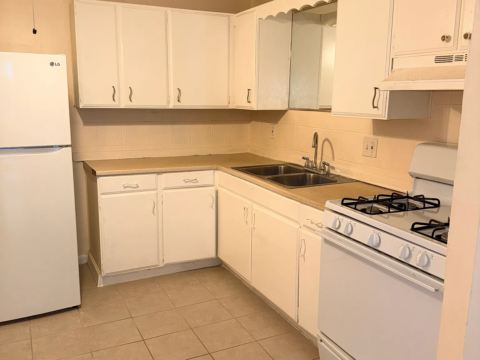 2 bed, 733 sqft, $2,500 — Photo 2