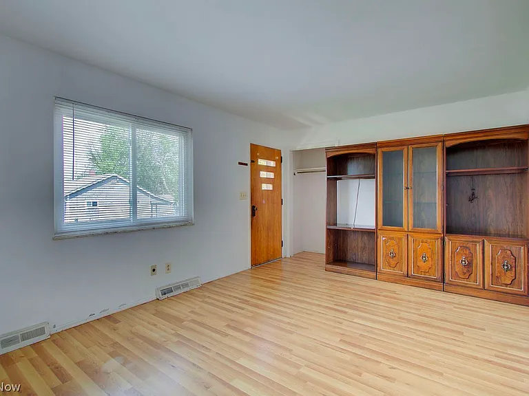 1445 Hyde Park Ave — Photo 7