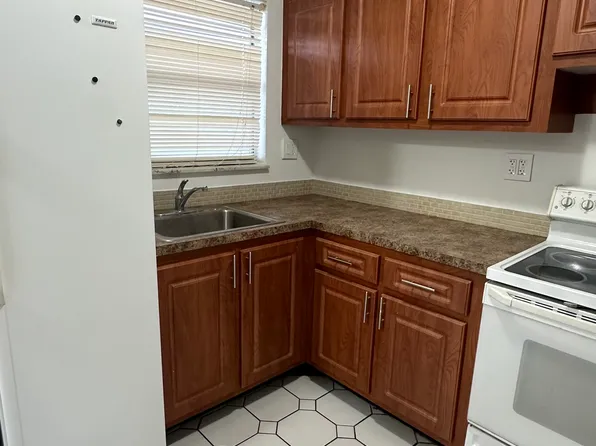 2720 N Pine Island Rd, Fort Lauderdale, FL 33322