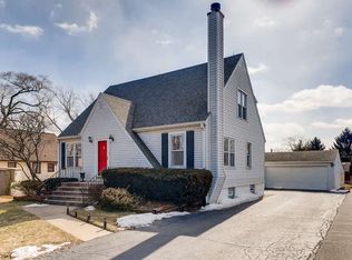 105 69th St, Darien, IL 60561