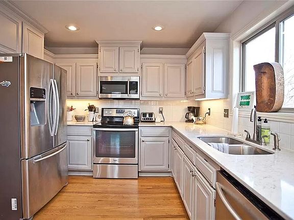 5th image of 2214 Oakwood Ave