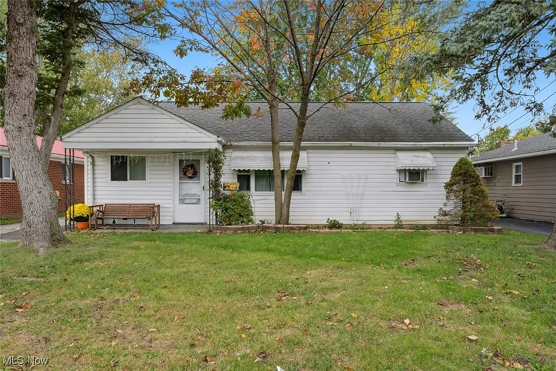 382 Gayle Dr photo 1