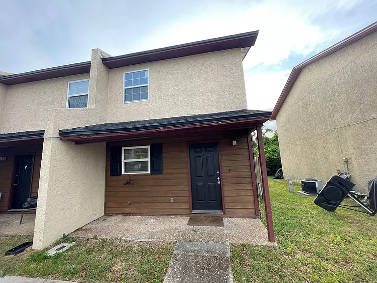6913 Cherry St — Photo 1