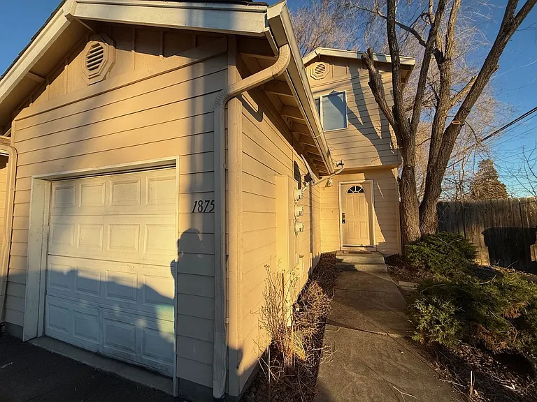 1875 SW Salmon Ave — Photo 3
