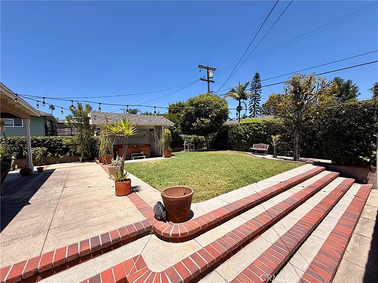 800 N Richman Ave — Photo 20