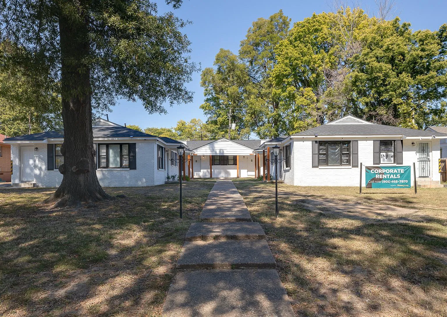 1050 N Pkwy — Photo 2