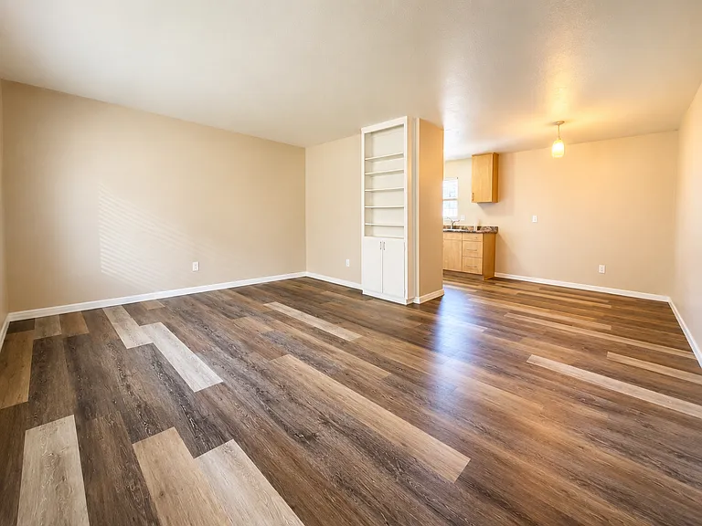 1425 Essex St #4 — Photo 4