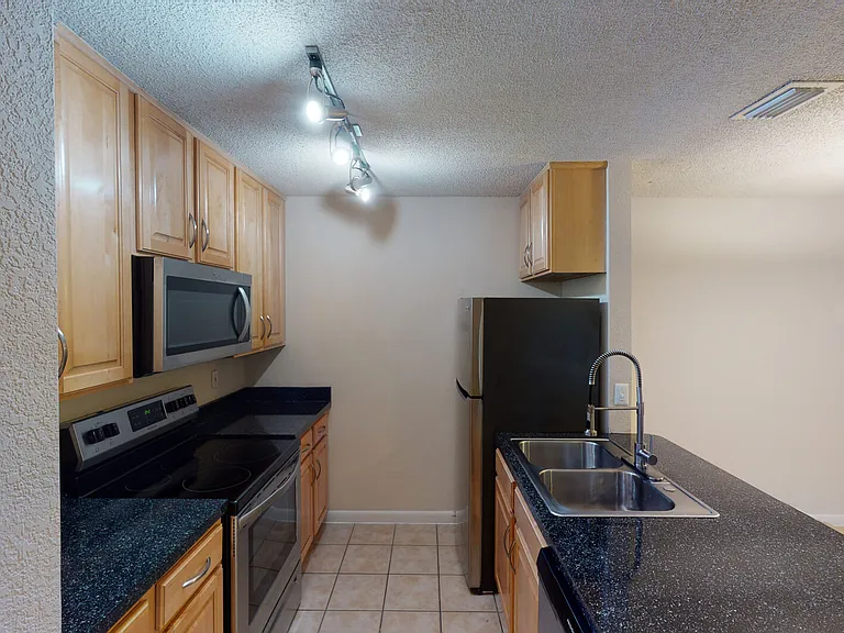 Altamira Place Apartment Homes — Photo 151