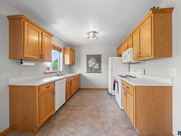 5th image of 6609 S Hughes Ave
