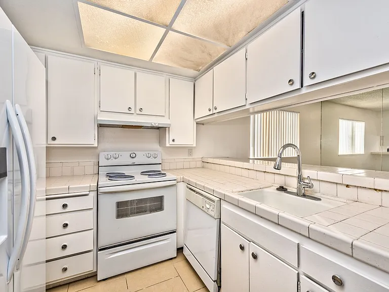 2358 Cardiff Ln #D — Photo 3