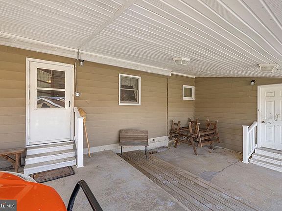 5th image of 470 Race Track Rd