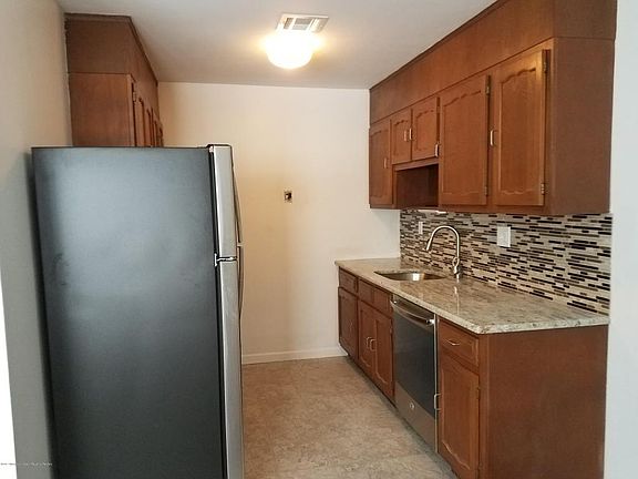 5th image of 1018D Aberdeen Dr