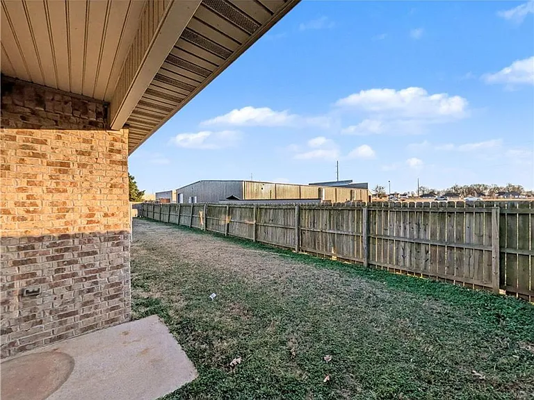 862 Oakwood Ct — Photo 20
