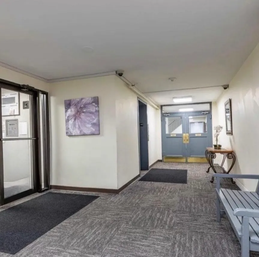 2 bed, $3,000 — Photo 2
