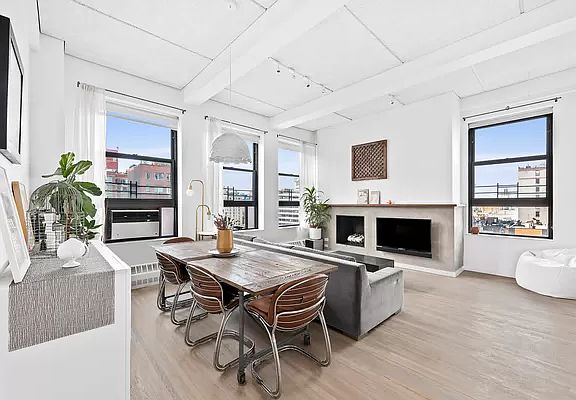 3rd image of 148 W 23rd St APT 9D