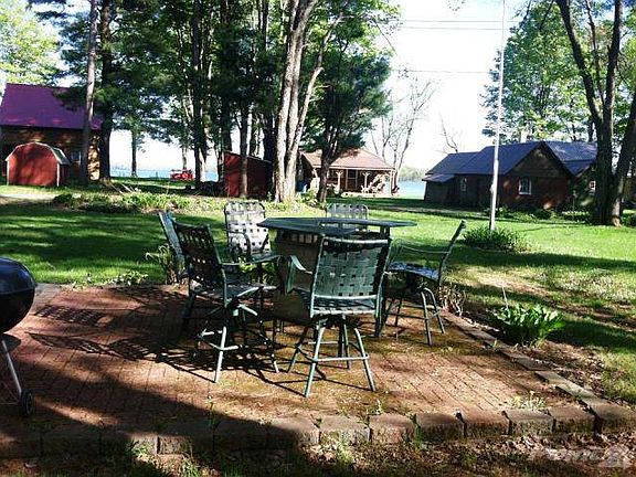 patio with views of reservoir