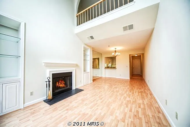 115 N Lee St #202 — Photo 5