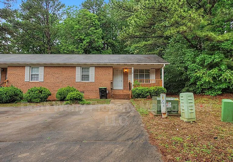 137 Crest Cir #B — Photo 2