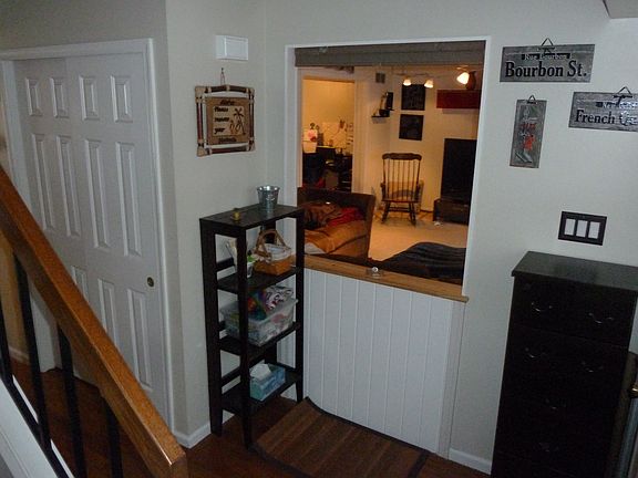 Entrance area (closet)