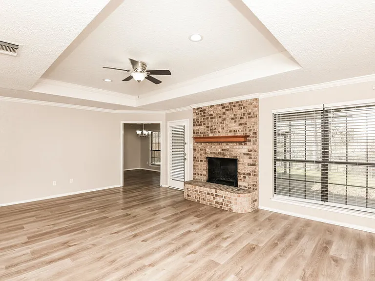 125 Camelot Dr — Photo 3