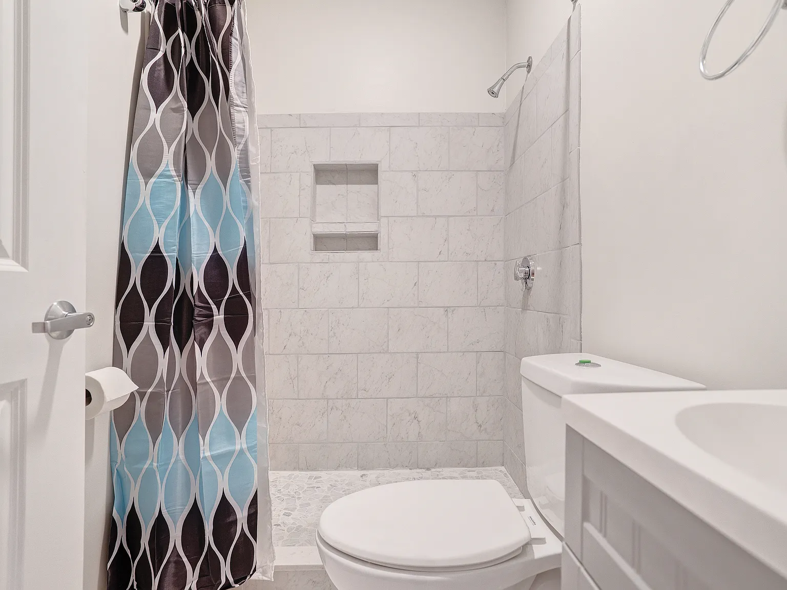1 bed, 900 sqft, $1,325 — Photo 4
