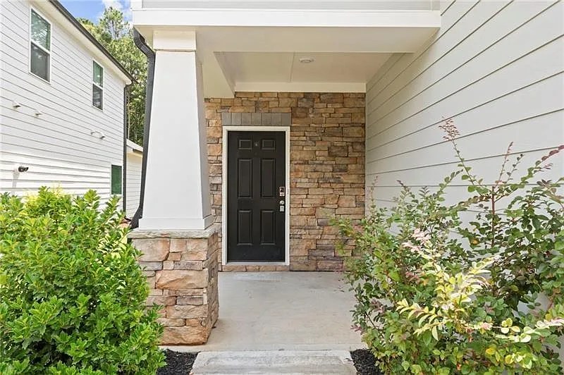 4 bed, 3.0 bath, 2139 sqft, $2,600 — Photo 3