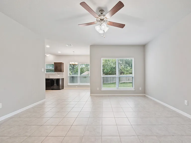 2217 Petersburg Ln — Photo 4