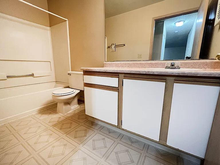 Eagle Crest Apartments — Photo 62