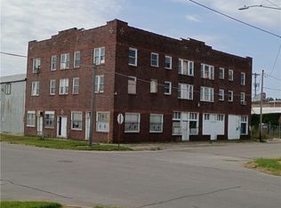 102 S Locust St, Pittsburg, KS 66762